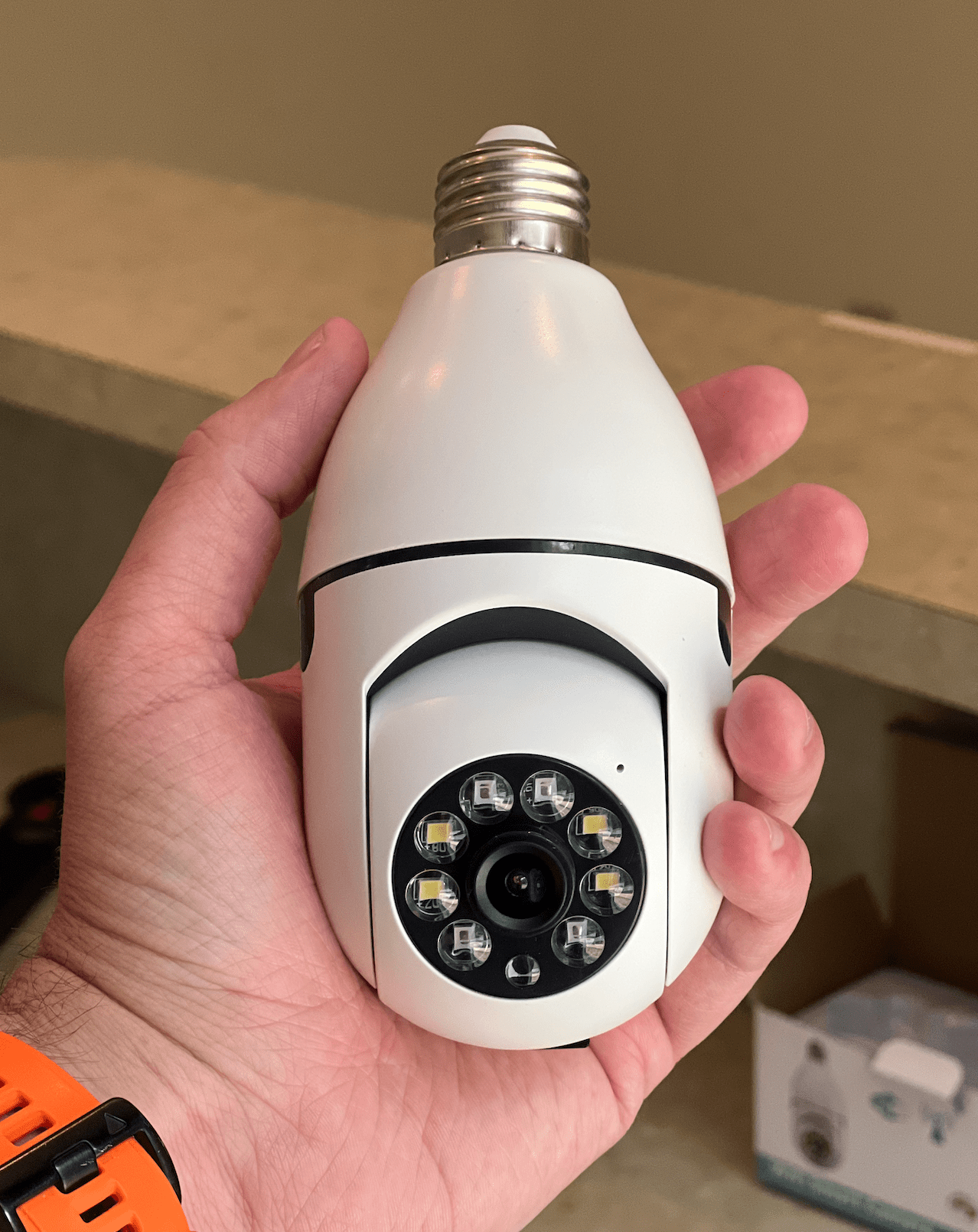 Keilini LightBulb Security Camera held in a hand
